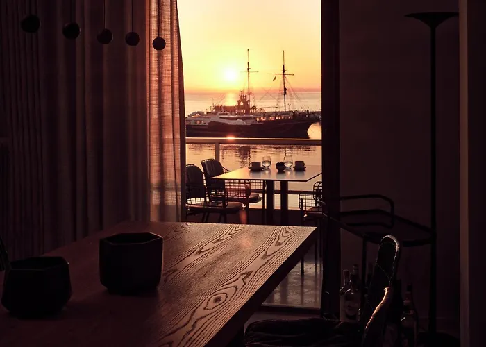 Apartamento Monopolio Waterfront With Sea View, By Zantewize